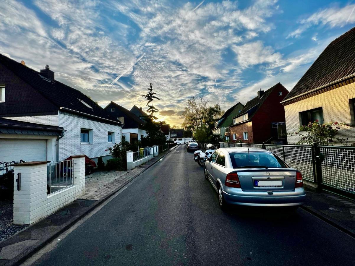 Praktisches Zimmer Im Grossen Haus Mit Garten Düsseldorf Exteriör bild